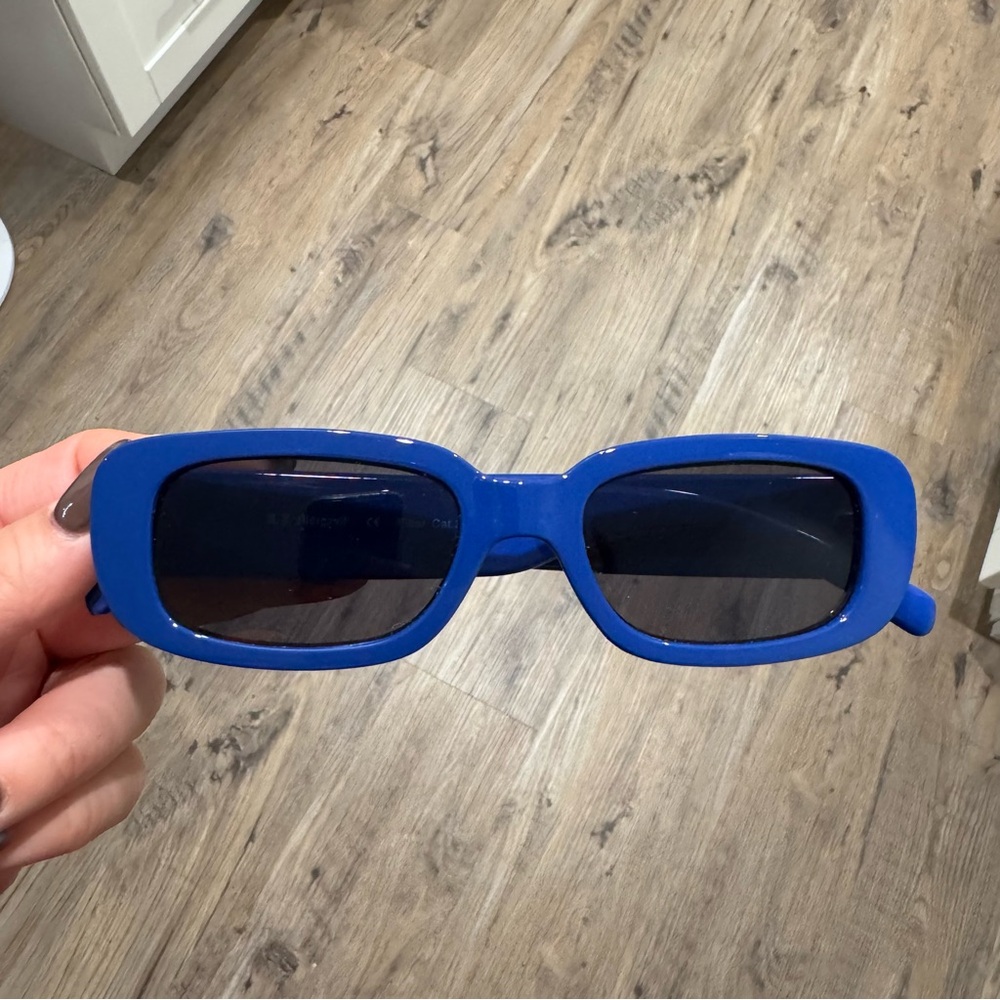 A.J. Morgan Bold Blue Sunglasses - Picture 3 of 8